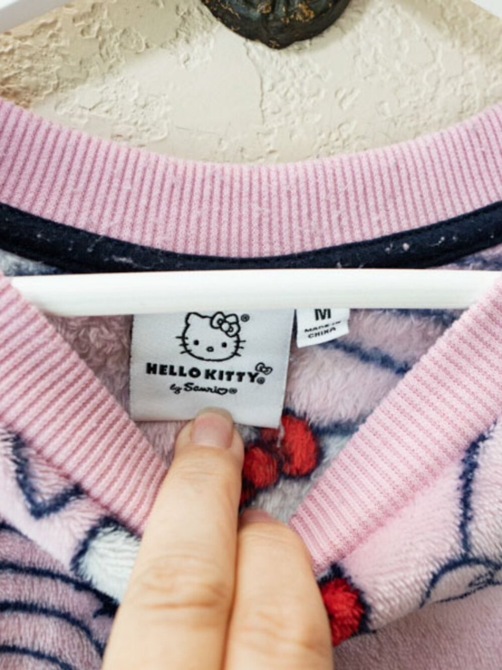 Hello Kitty Sanrio Plush Sweatshirt Womens M Pink Fleece Oversized Kawaii Cozy - Picture 2 of 11